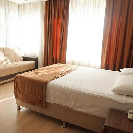 מנבגט River Hotel מראה חיצוני תמונה