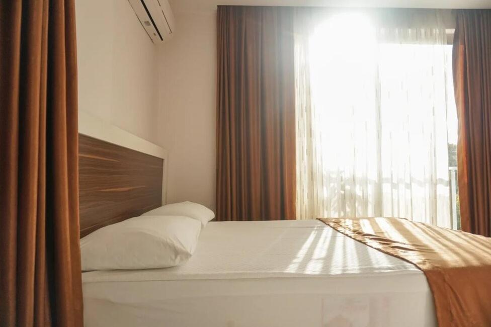 מנבגט River Hotel מראה חיצוני תמונה