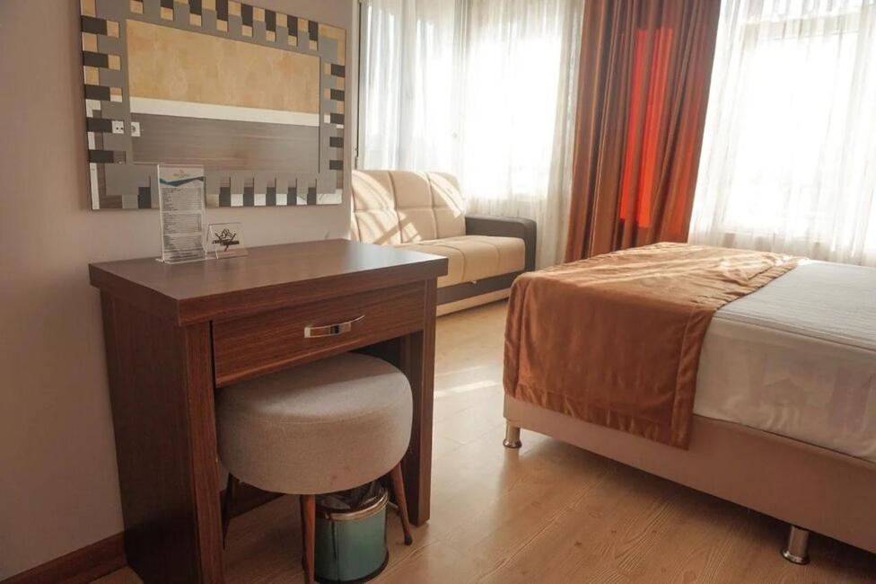 מנבגט River Hotel מראה חיצוני תמונה