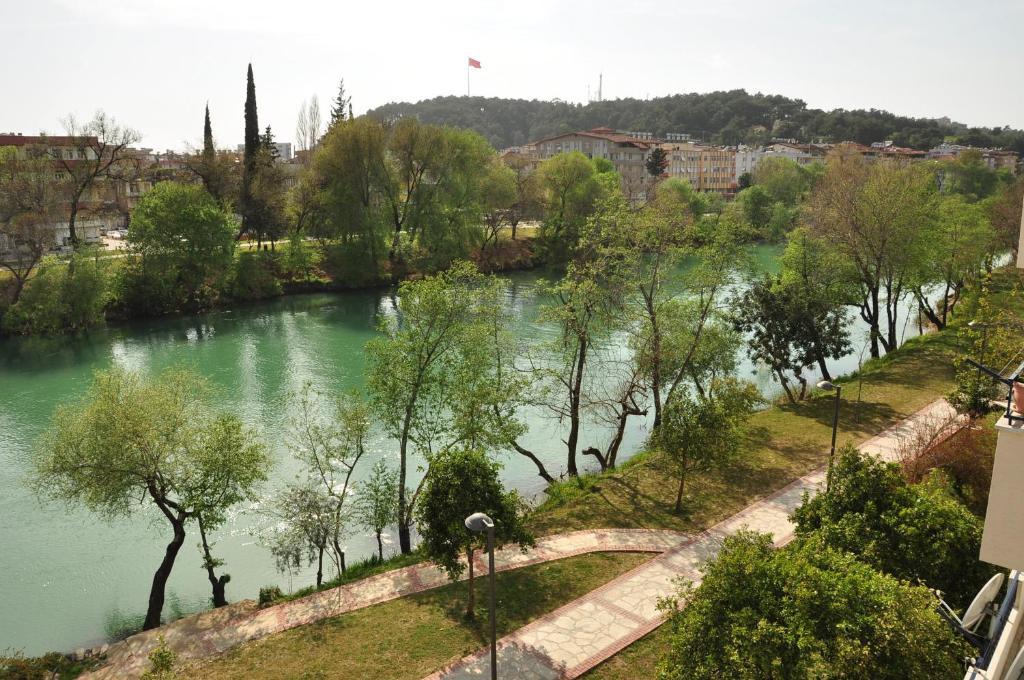 מנבגט River Hotel מראה חיצוני תמונה
