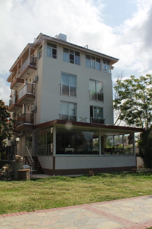 מנבגט River Hotel מראה חיצוני תמונה