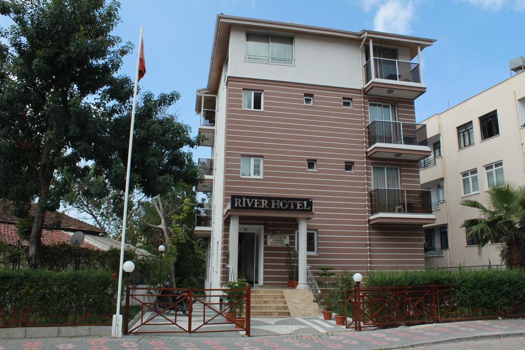 מנבגט River Hotel מראה חיצוני תמונה