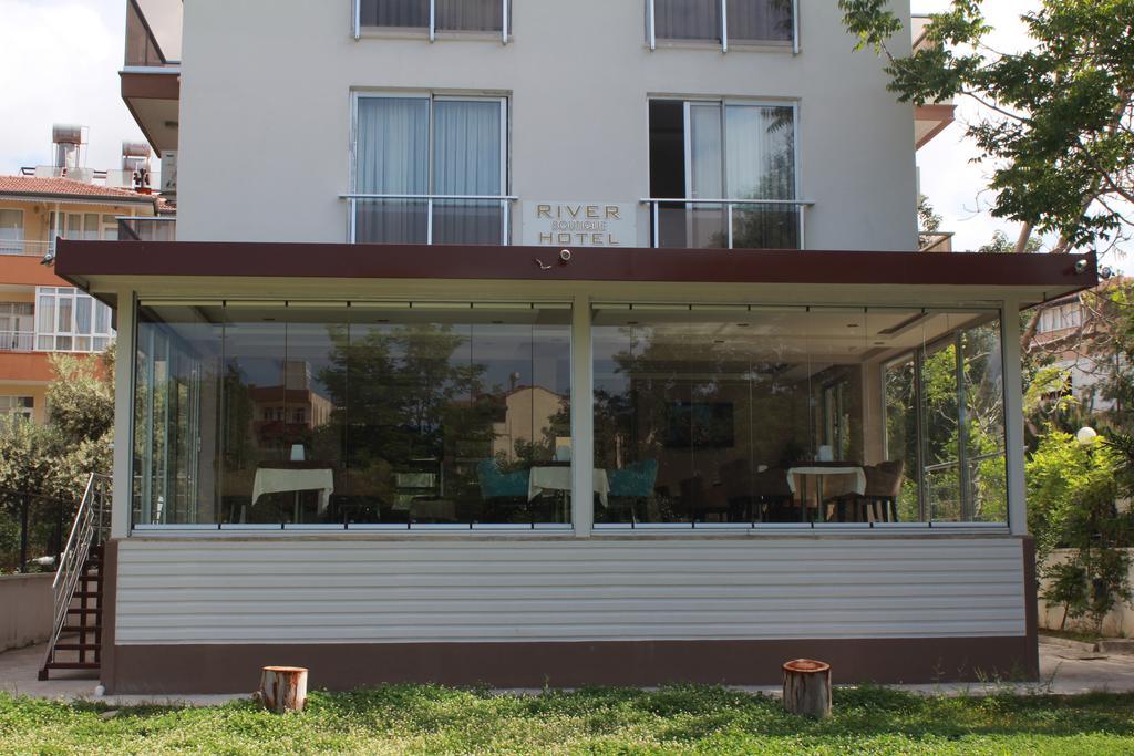 מנבגט River Hotel מראה חיצוני תמונה